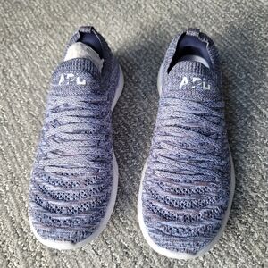 NIB APL Techloom Wave Sneaker Size 5.5 Color Bellflower/Midnight/Melange